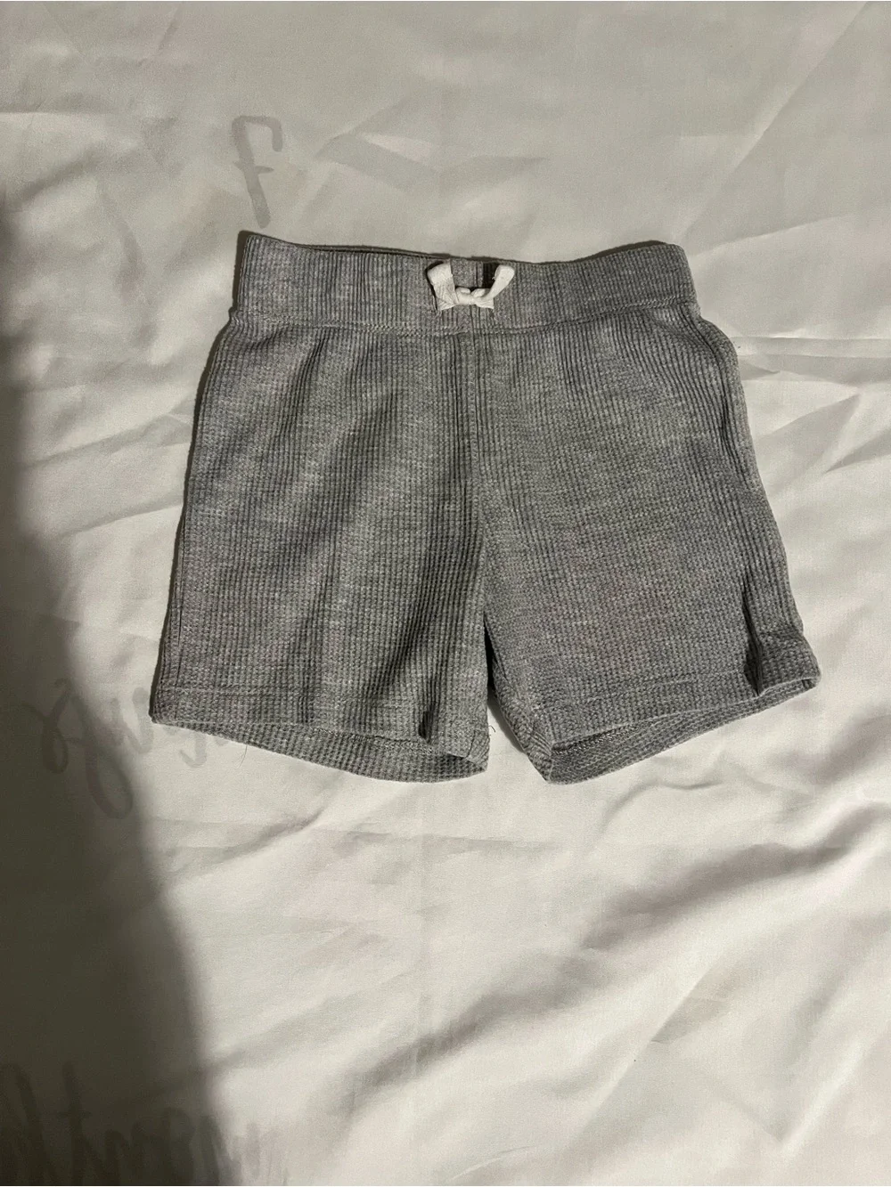 Carter’s Two-Piece Waffle Knit Short Set in Light Gray Size 24 Months